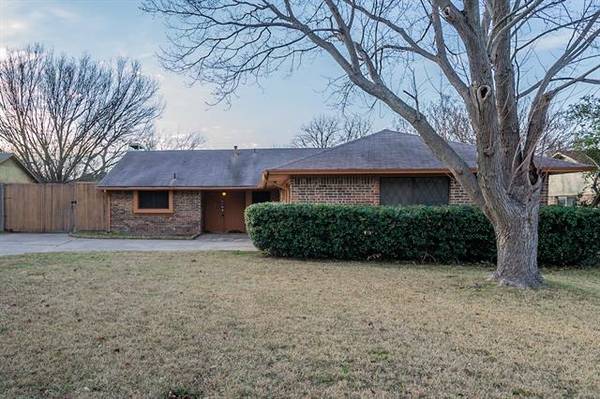 2120 Lea Meadow Circle, Corinth, TX 76208