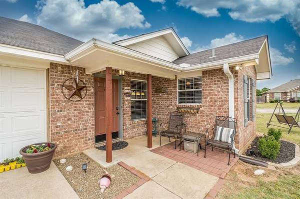 1102 E Park, Lindale, TX 75771