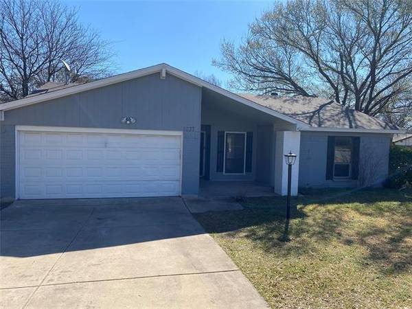 1037 Bryant Street, Benbrook, TX 76126