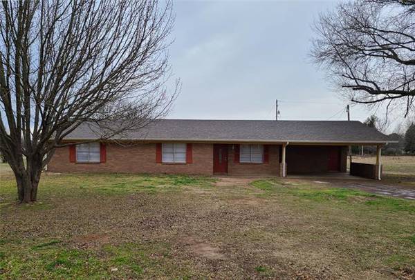 32 County Road 1030, Mount Pleasant, TX 75455