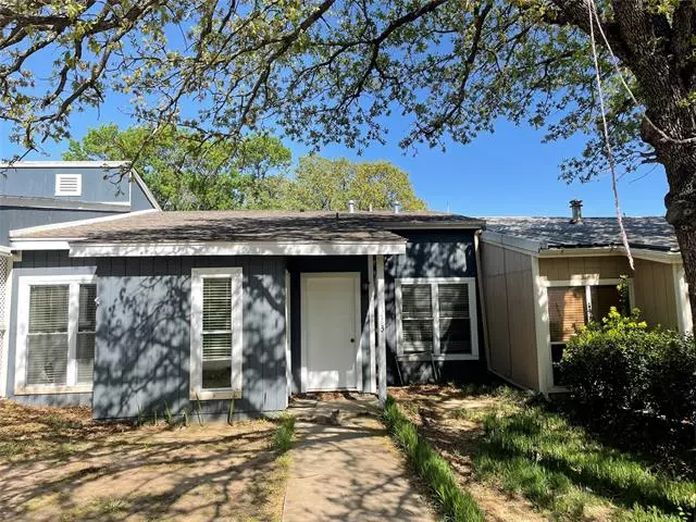 1223 Elm Court, Runaway Bay, TX 76426