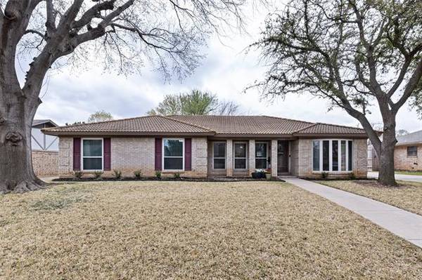 229 Circleview Drive N, Hurst, TX 76054