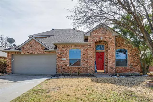 7910 Fox Chase Drive, Arlington, TX 76001