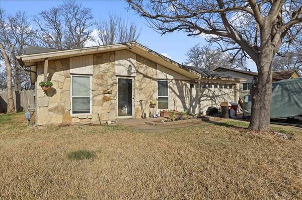 3221 Earle Drive, Haltom City, TX 76117