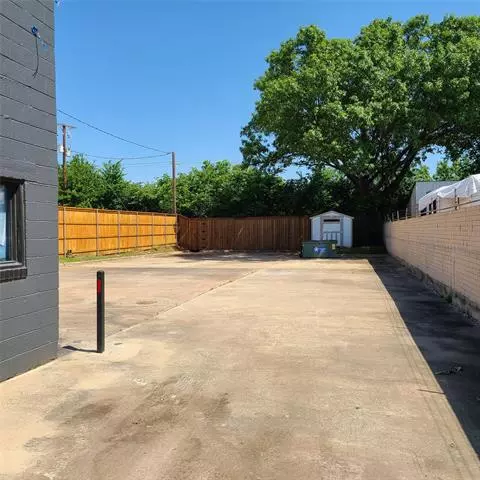 Arlington, TX 76010,609 E Main Street