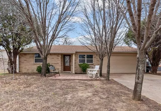 736 Greenway Drive, Hurst, TX 76053