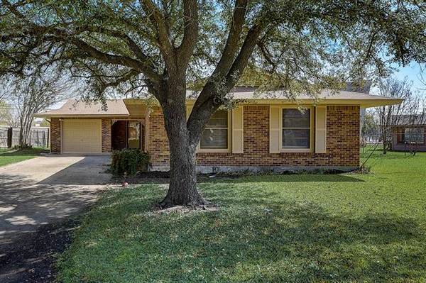 1002 Sunset Drive, Ennis, TX 75119