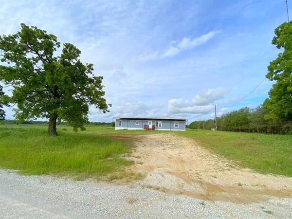 724 Roth, Bowie, TX 76230