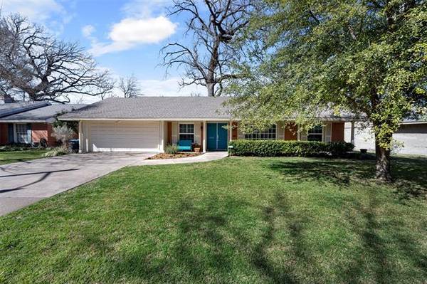 4008 Hartwood Drive, Fort Worth, TX 76109