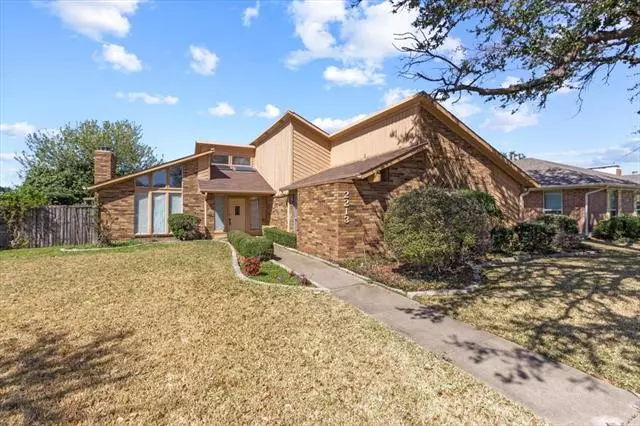 2213 Roundrock Drive, Carrollton, TX 75007