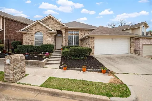 2904 Matterhorn Drive, Bedford, TX 76021