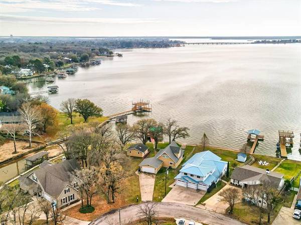 327 Bay Court, Gun Barrel City, TX 75156