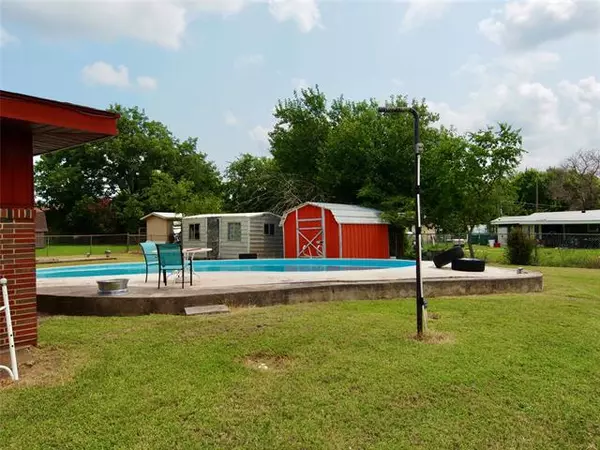 Jacksboro, TX 76458,215 S 10th Street