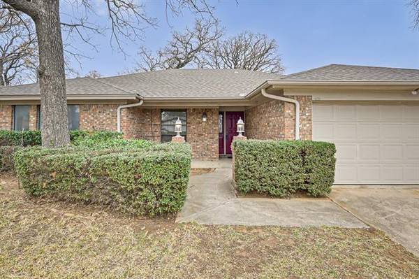 3905 Woodbury Court, Arlington, TX 76017