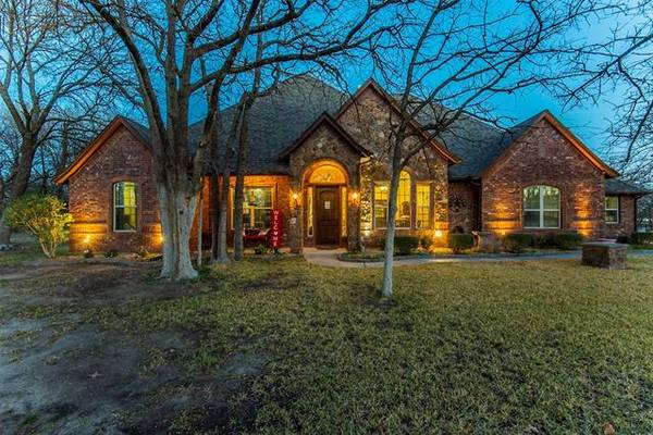 258 S Natural Springs Lane, Azle, TX 76020