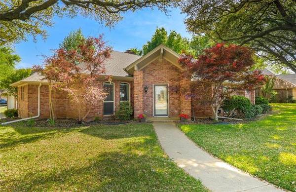 2105 N Aspenwood Drive, Grapevine, TX 76051