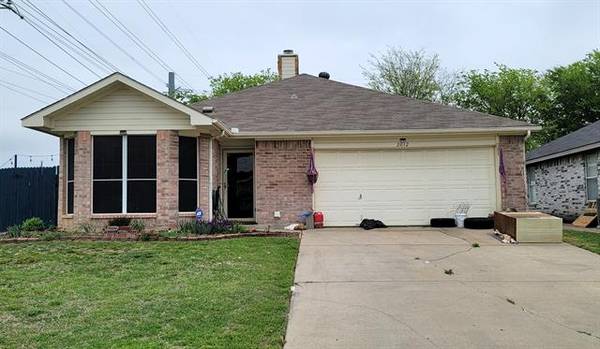 2032 Brownwood Avenue, Grand Prairie, TX 75052