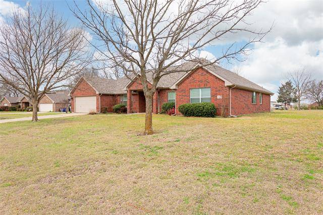 823 Meadow Hill Drive, Lavon, TX 75166