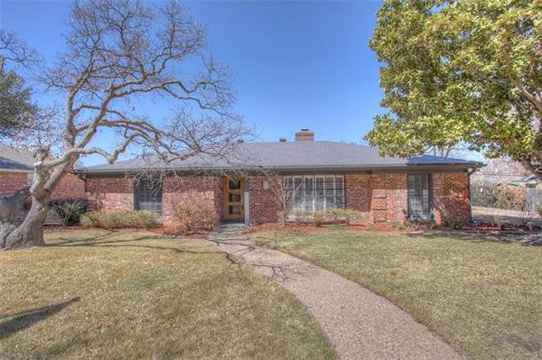 3820 Arborlawn Drive, Fort Worth, TX 76109