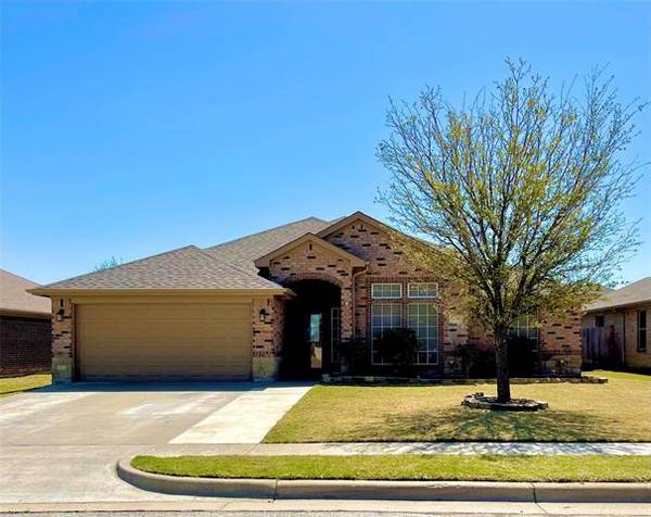 949 Winepress Road, Burleson, TX 76028