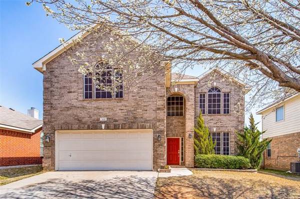 8221 Cedarcrest Lane, Fort Worth, TX 76123