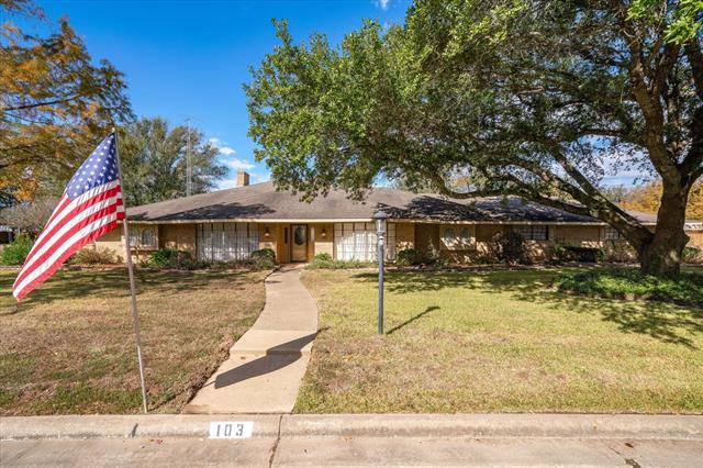 103 Granada Square, Canton, TX 75103