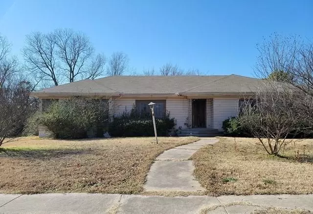 2006 Walnut Street, Greenville, TX 75401