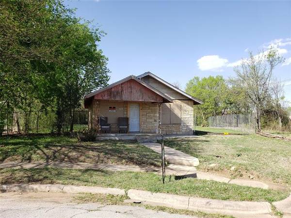 1423 E Davis Avenue, Fort Worth, TX 76104