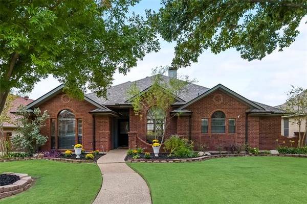 1307 Royal Palm Lane, Carrollton, TX 75007