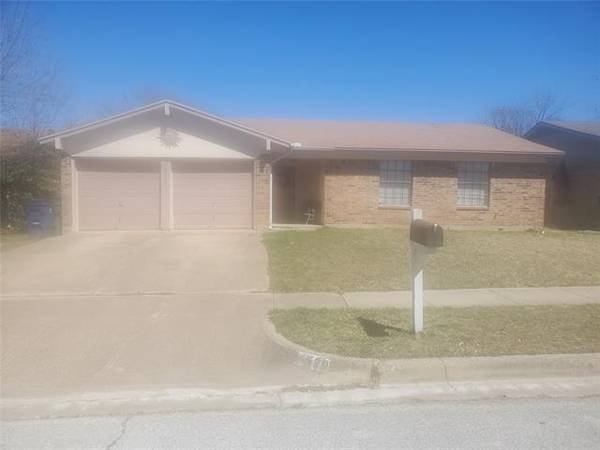 6529 Brookside Drive, Watauga, TX 76148