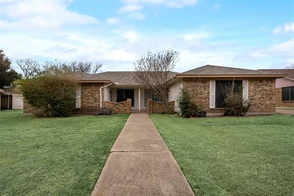 938 Cottonwood Trail, Benbrook, TX 76126