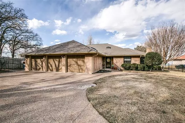 701 Harbor Drive N, Azle, TX 76020