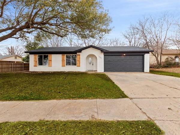 1203 Cloudcroft Drive, Arlington, TX 76014