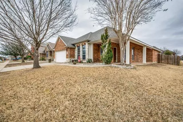 8745 Deepwood Lane, Fort Worth, TX 76123