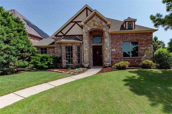 621 Forest View Court, Hurst, TX 76054