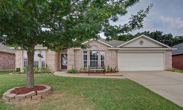 940 Hidden Oaks Drive, Burleson, TX 76028