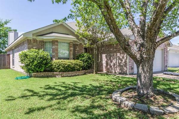 1112 Darren Drive, Burleson, TX 76028