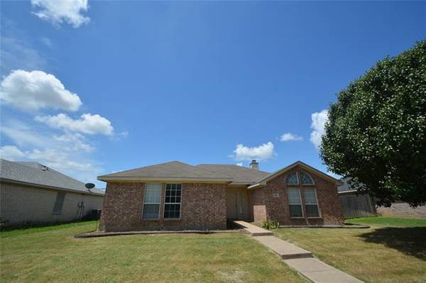 725 Summercrest Boulevard, Burleson, TX 76028