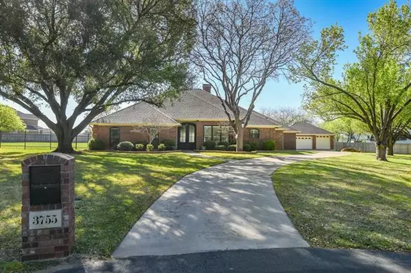 3755 Hollow Creek Road, Arlington, TX 76001