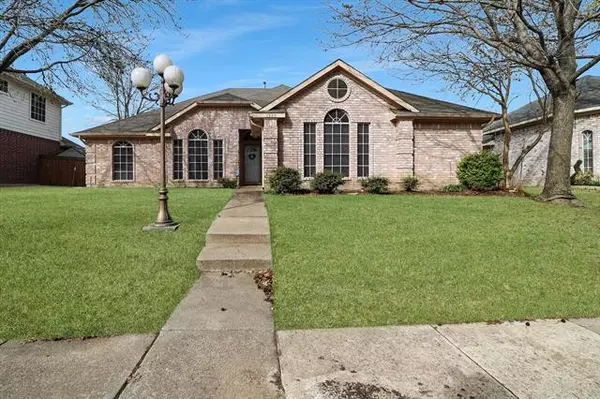 1325 Middleton Drive, Cedar Hill, TX 75104