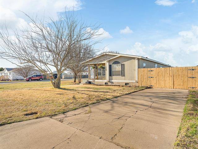 2002 Fall Creek Road, Cleburne, TX 76033