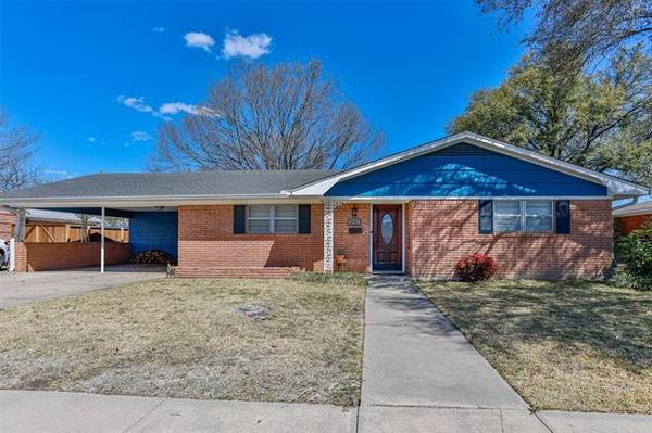 1721 Morningside Drive, Gainesville, TX 76240