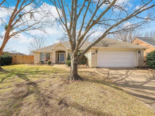 458 Shade Tree Circle, Hurst, TX 76054