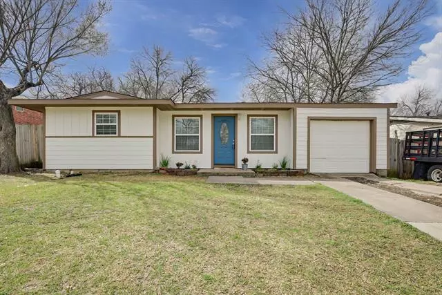 1010 E Inwood Drive, Arlington, TX 76010