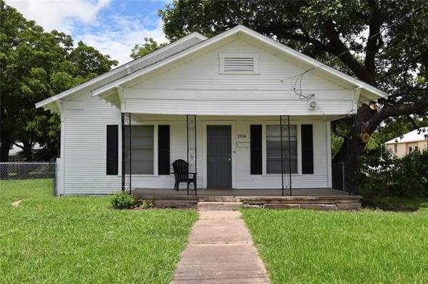 1114 Cooper Street, Bowie, TX 76230