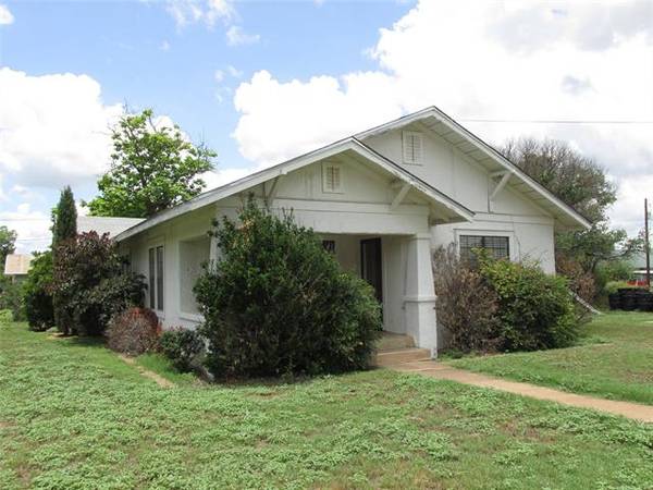 806 S College, Brady, TX 76825