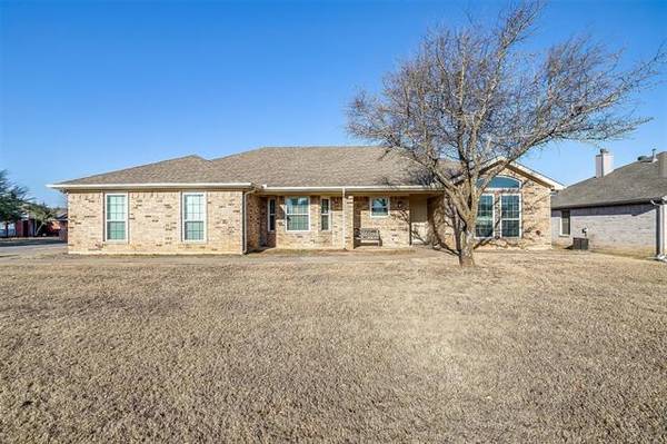 420 Dakota Drive, Joshua, TX 76058