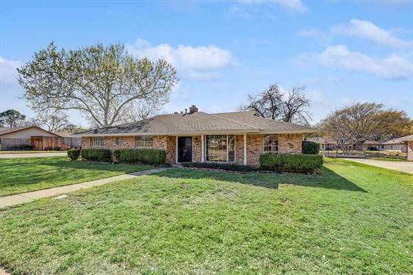 1816 Winewood Lane, Arlington, TX 76013