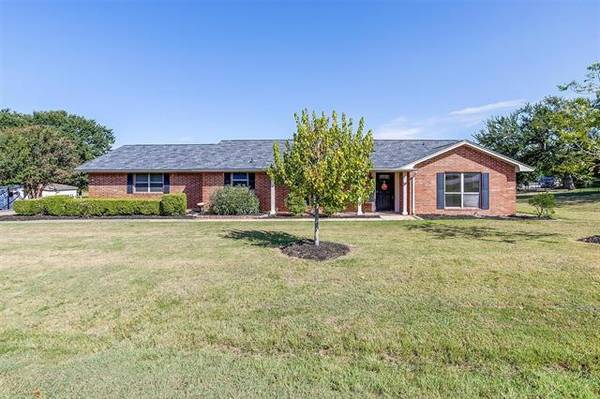 203 Lakeaire Drive, Joshua, TX 76058