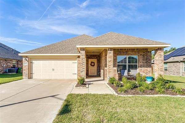 1532 Woodlake Drive, Waxahachie, TX 75165